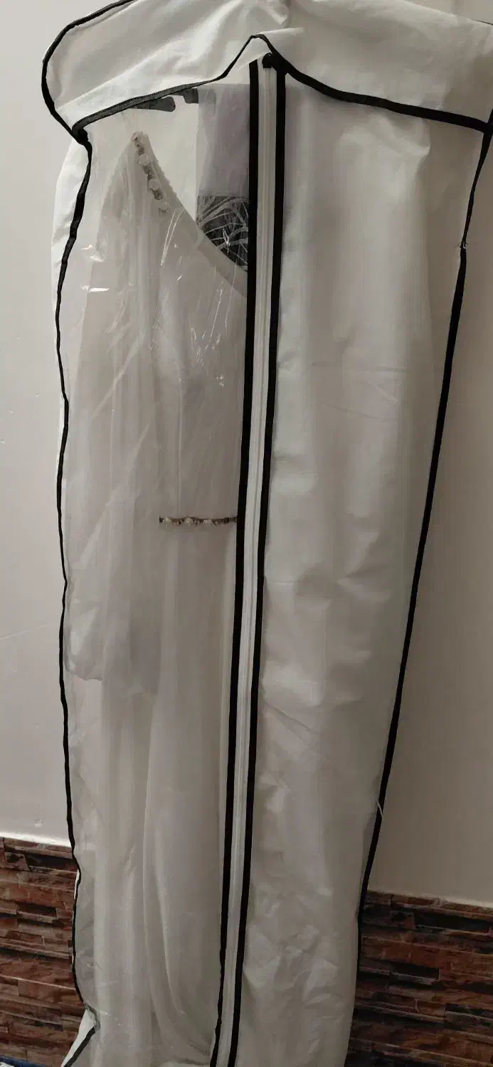 لباس مجلسی سفید|لباس|شیراز, قلعه نو|دیوار