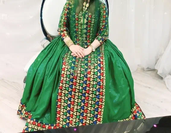 تعدادی لباس مجلسی و لباس محلی|لباس|کازرون, |دیوار