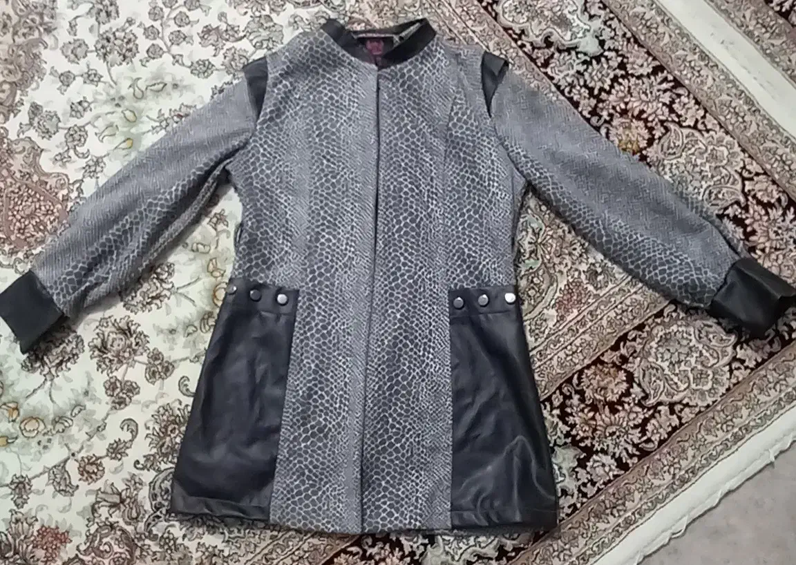 تعدادی لباس به فروش میرسد|لباس|شاهین دژ, |دیوار