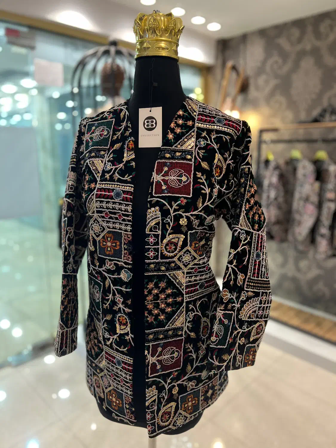 مانتو عمده|لباس|تهران, فلسطین (میدان انقلاب)|دیوار