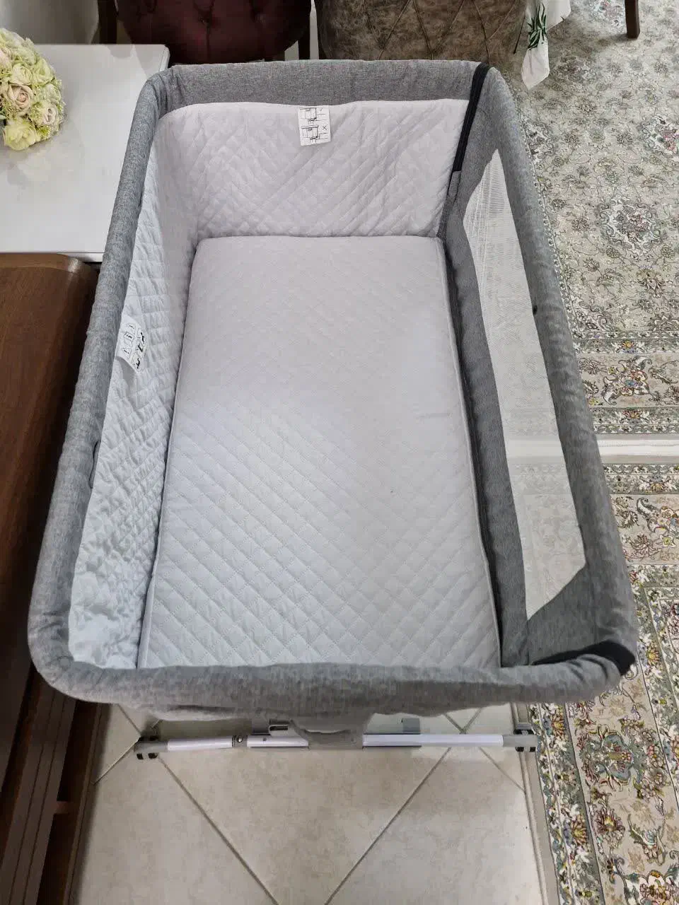 تخت کنار مادر با توری سرش|تخت و صندلی بچه|فردیس, قریشی|دیوار