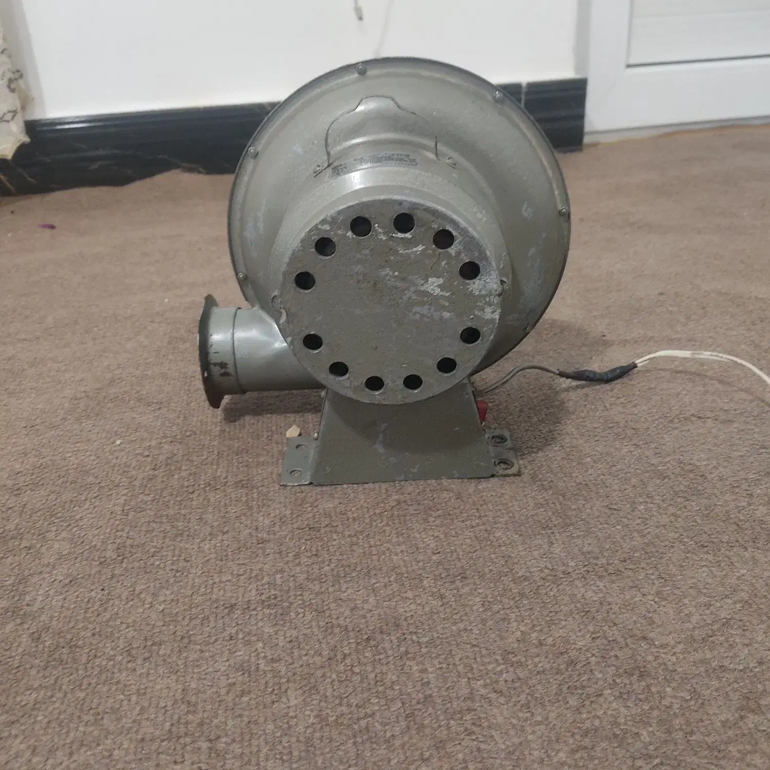 فن حلزونی|پنکه و تصفیه‌کنندهٔ هوا|شیراز, کرونی(خاتونک)|دیوار