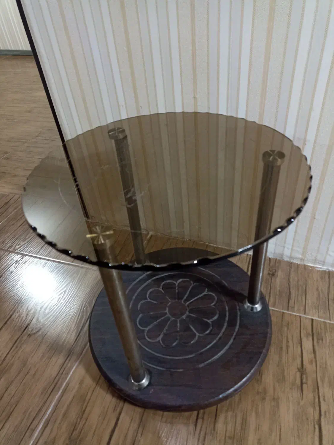 میز جلو مبلی قهوه ای تیره|مبلمان خانگی و میز عسلی|رشت, رودباری|دیوار