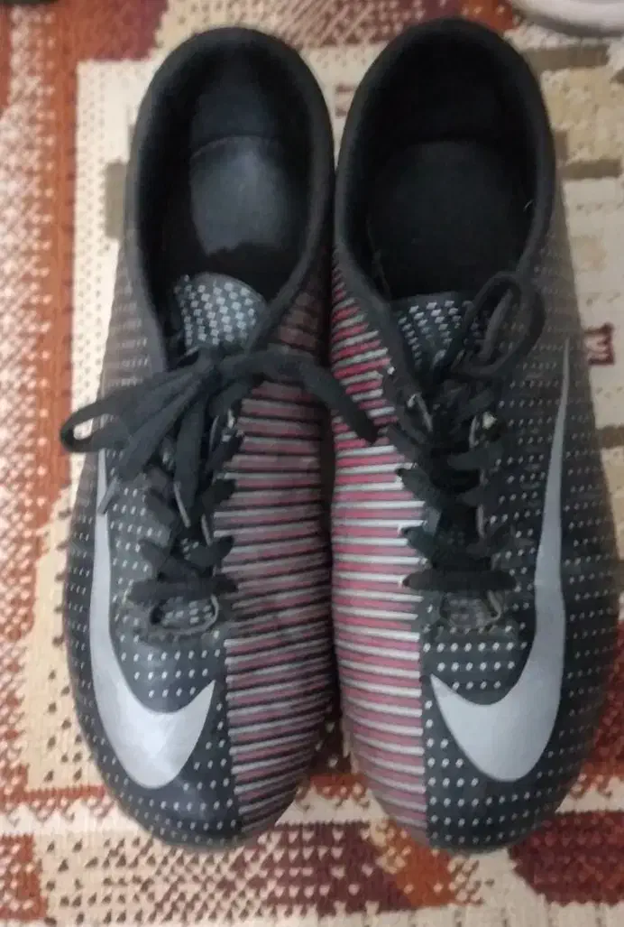 فروش استوک فوتبال چمن|کیف، کفش، کمربند|کرج, محمد آباد|دیوار