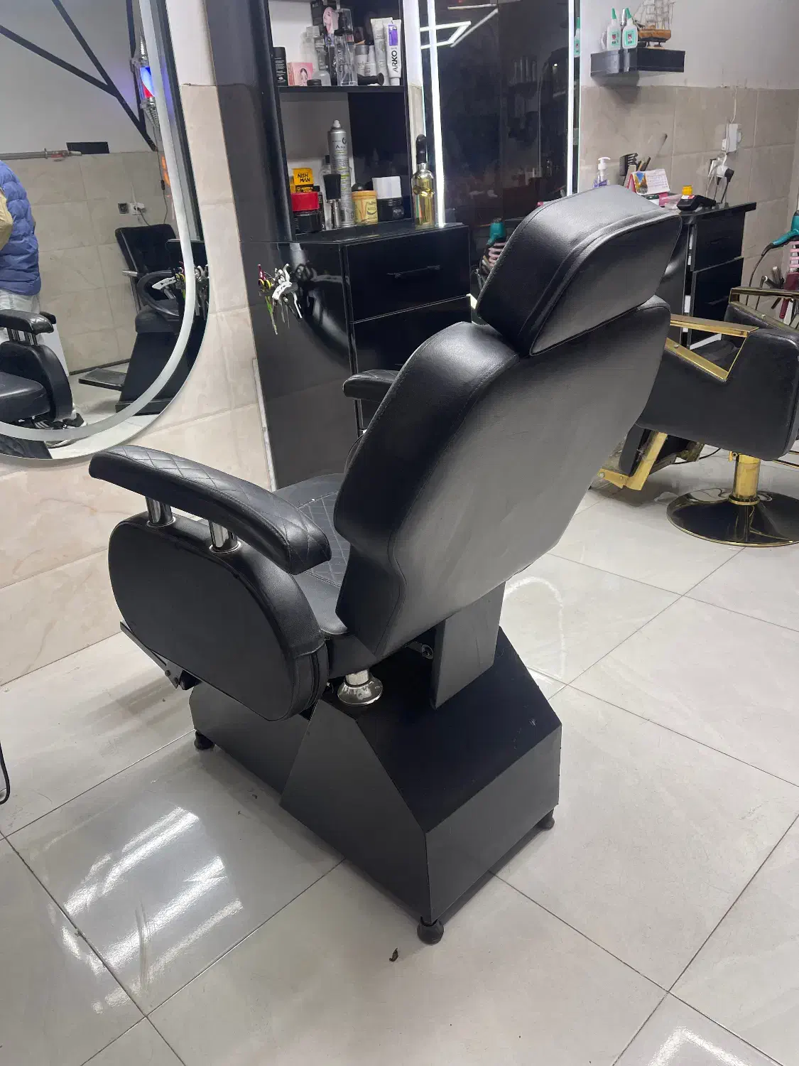 صندلی ارایشگری|آرایشگاه و سالن‌های زیبایی|ارومیه, |دیوار