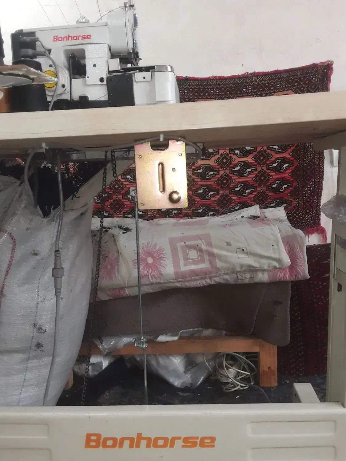 سردوز در حد|چرخ خیاطی و ریسندگی|قیدار, |دیوار