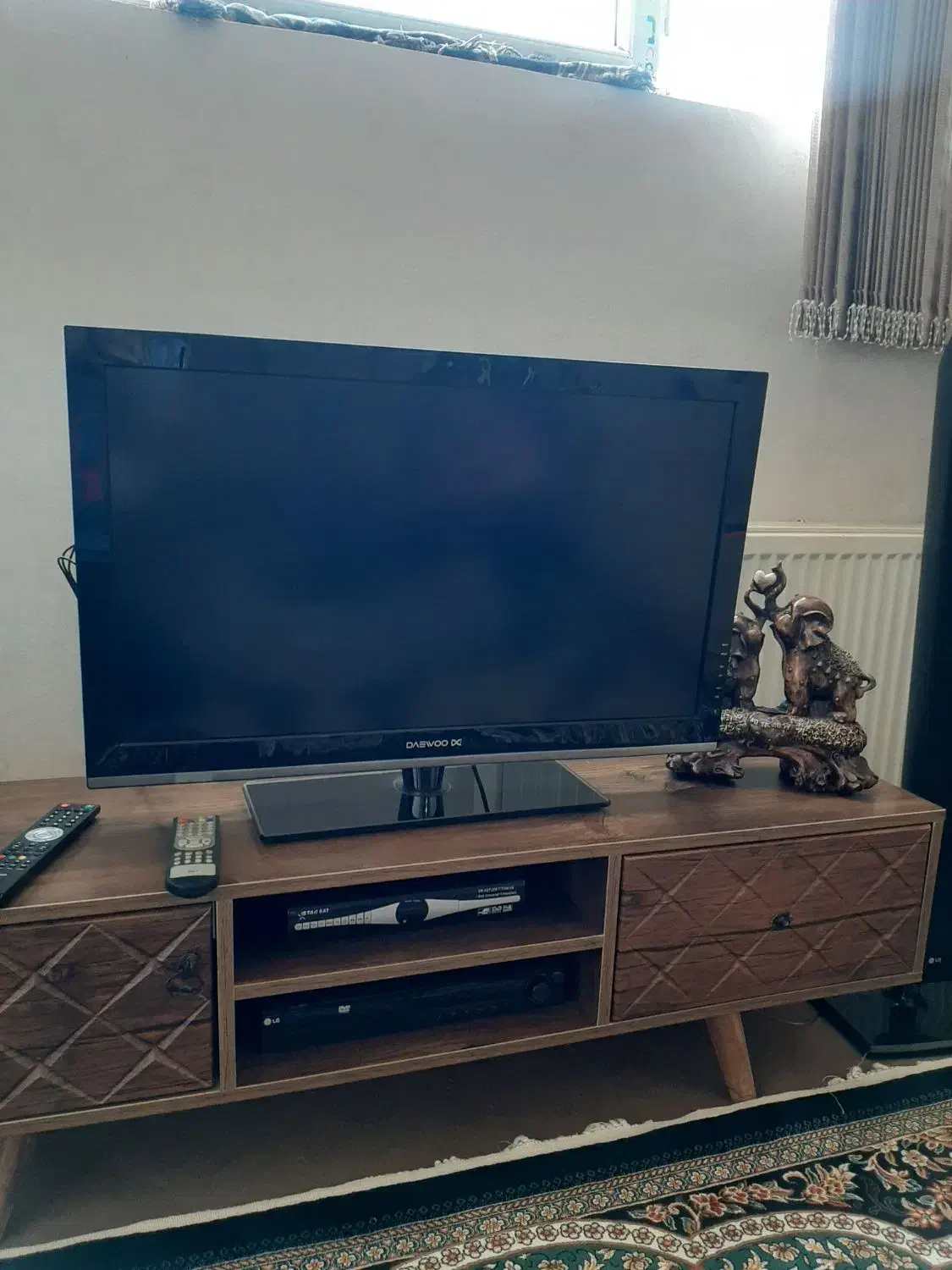 ال سی دی ۳۲ اینچ مارک DEVoo|تلویزیون و پروژکتور|لنجان, |دیوار