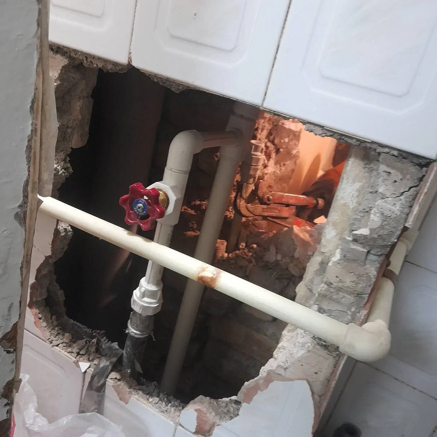 تشخیص ترکیدگی&رفع رطوبت+گرفتگی لوله/لوله کش/شوفاژ|خدمات پیشه و مهارت|تهران, بریانک|دیوار