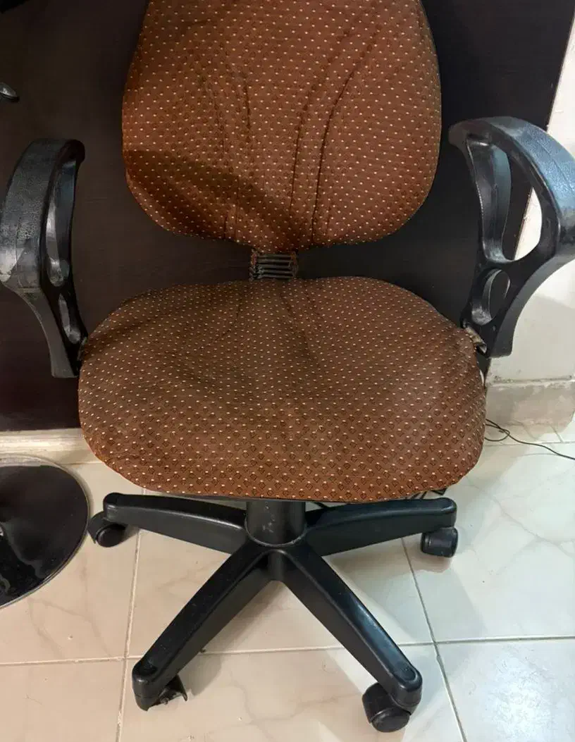 میز کامپیوتر و صندلی|میز تحریر و کامپیوتر|پرند, فاز ۴|دیوار