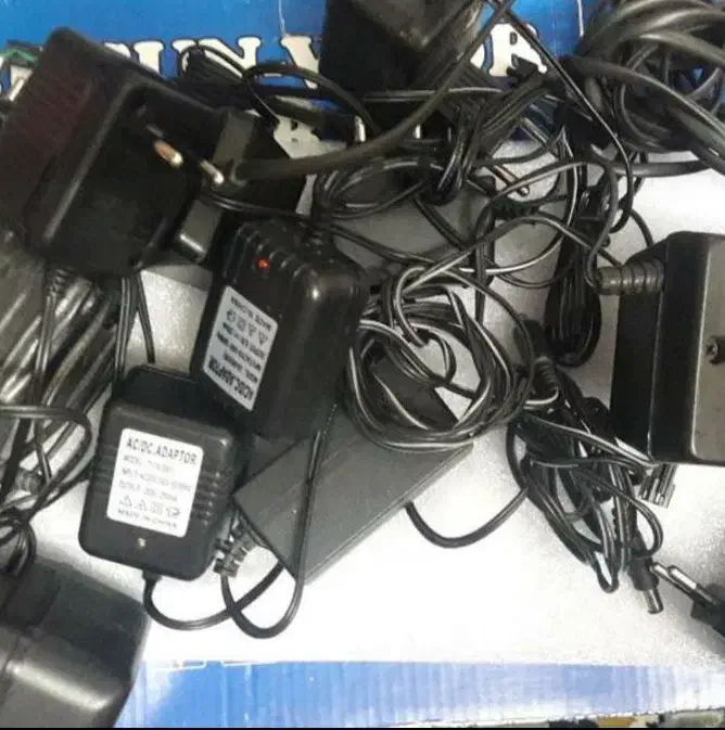 تعدادی آدابتور شارژر ترانس ولتاژ مختلف|قطعات و لوازم جانبی رایانه|تهران, شهرک ولیعصر شمالی|دیوار