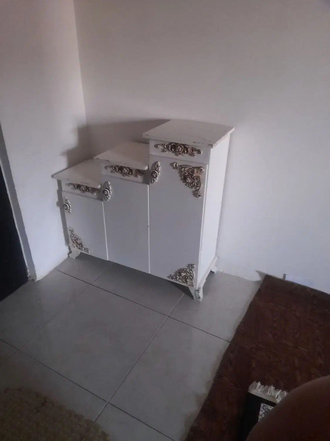 جاکفشی|جاکفشی، کمد، دراور|گلبهار, شهر جدید گلبهار|دیوار