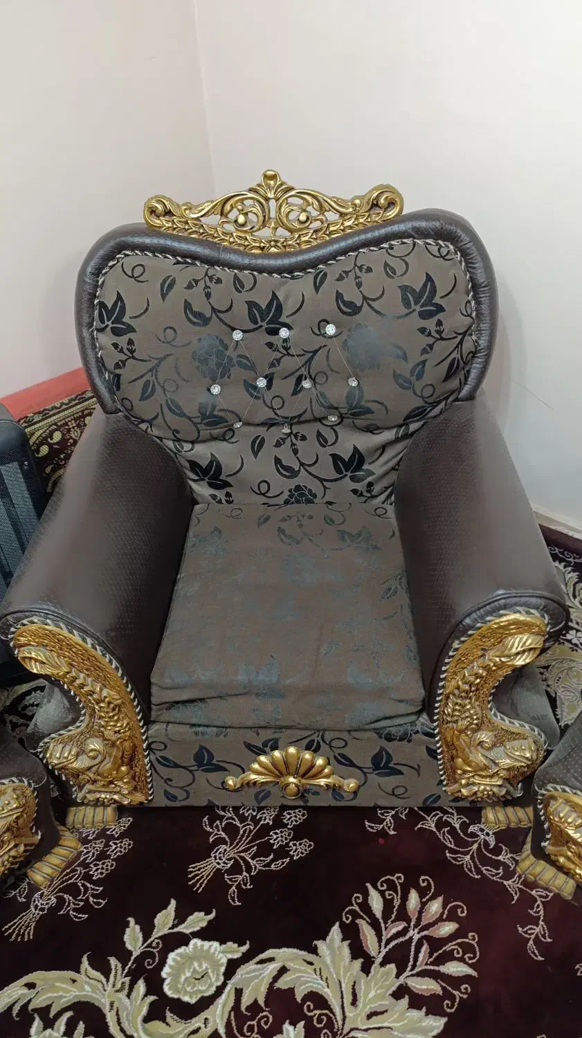 مبل در حد نو چوب راس کم کارکرد|مبلمان خانگی و میز عسلی|شیراز, کوی وحدت|دیوار