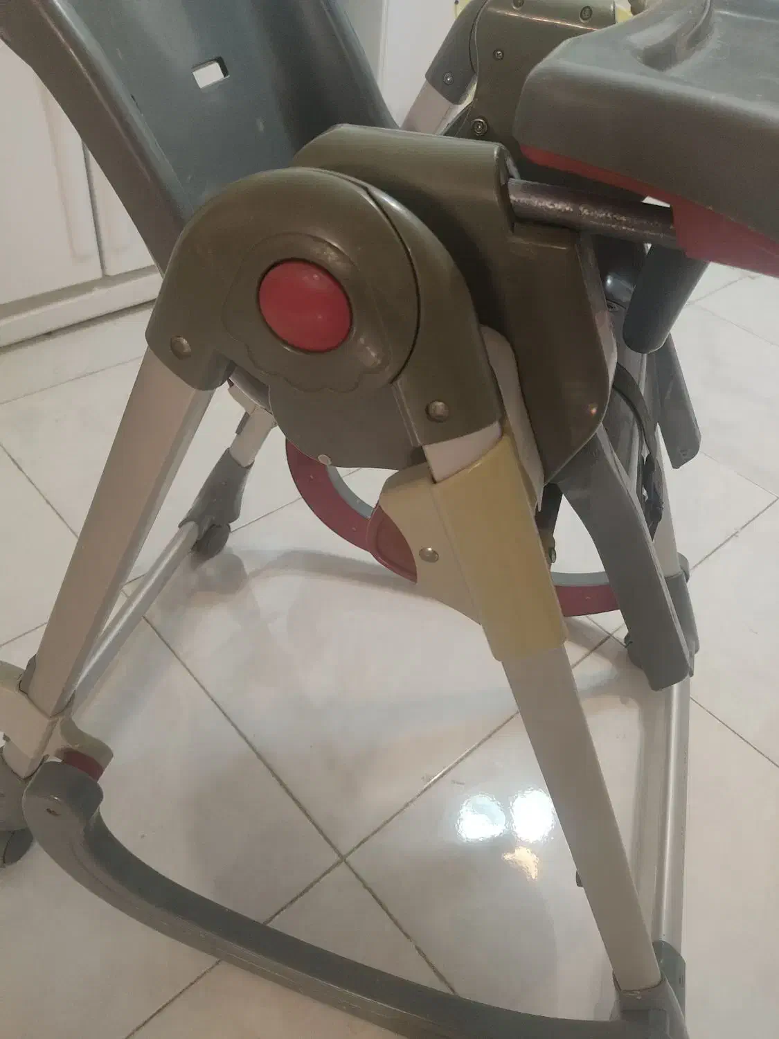 صندلی غذای پیرگاردین|تخت و صندلی بچه|قم, شاه سید علی|دیوار