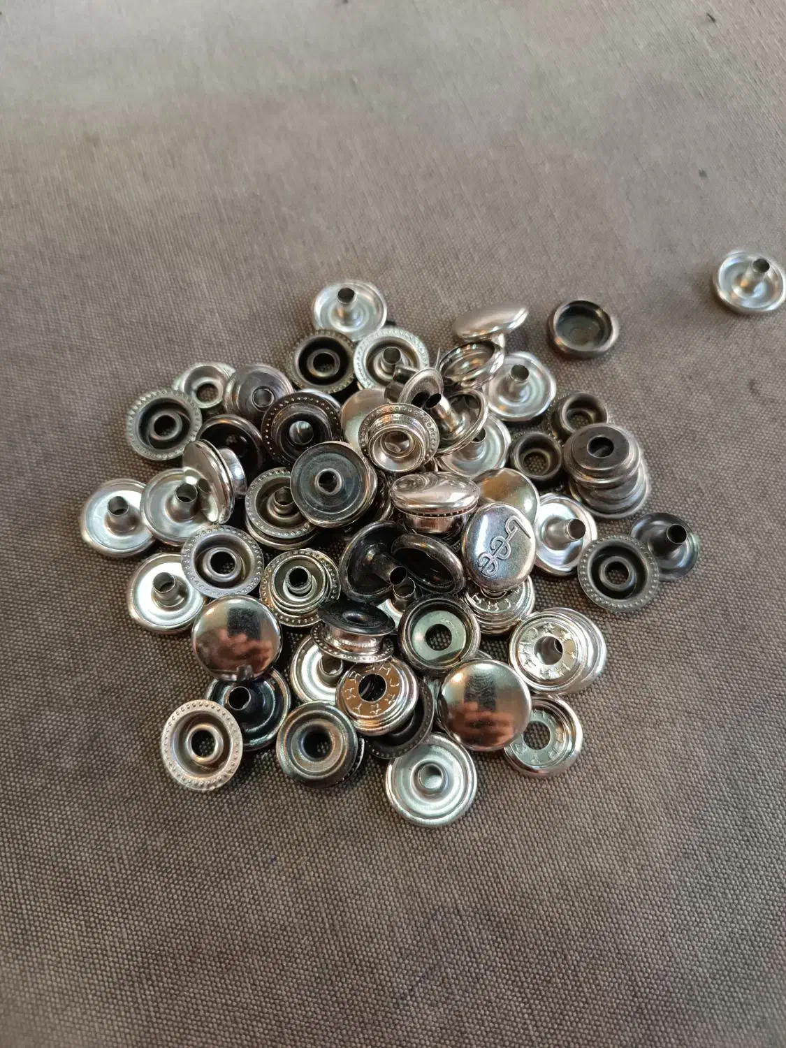 دکمه فلزی|لوازم خیاطی و بافتنی|خرمآباد, |دیوار