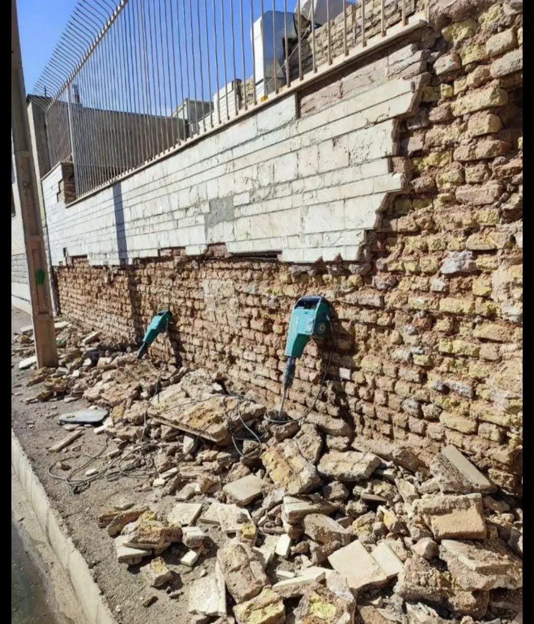 بتن کنی و تخریب ساختمان کلئ و جزئ /تغییرات/|خدمات پیشه و مهارت|تبریز, |دیوار