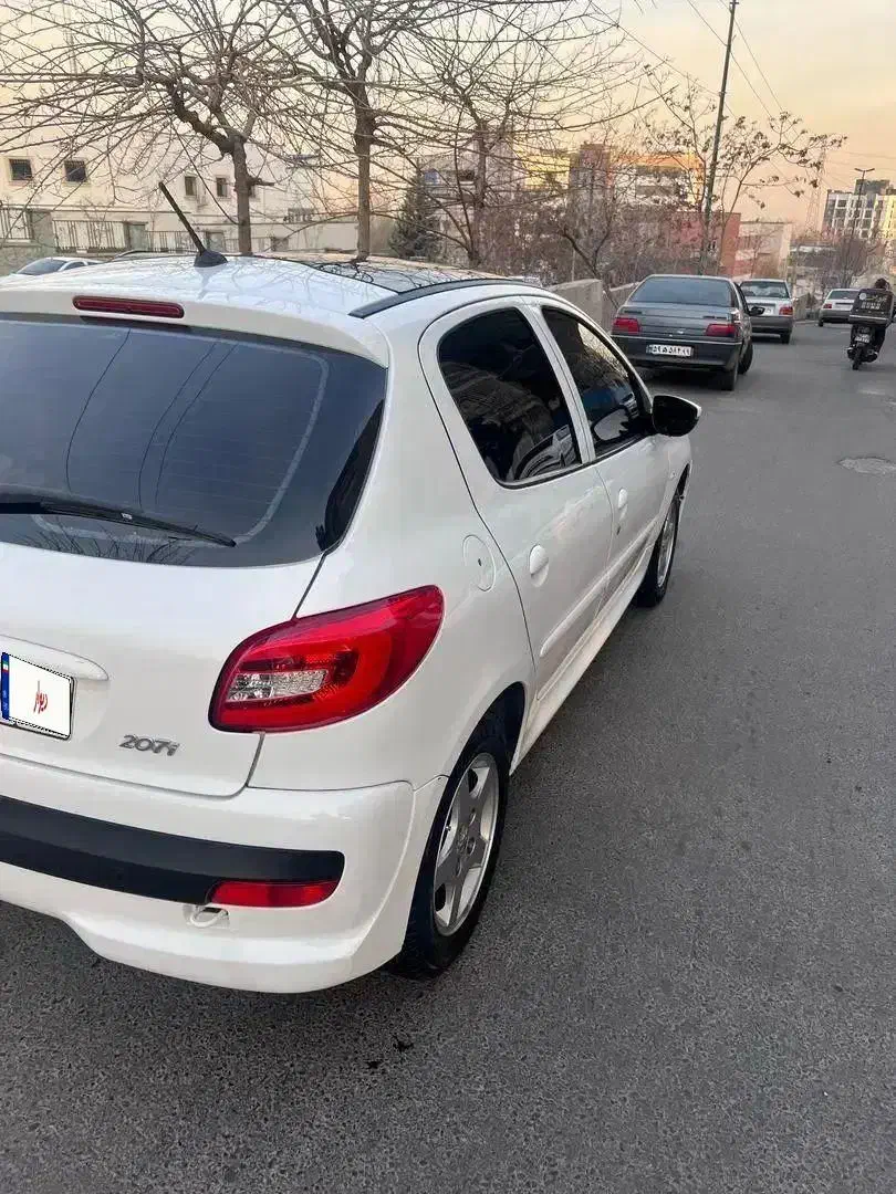 207 مدل ۱۴۰۱ سقف شیشه بدون رنگ  تک برگ|خودرو سواری و وانت|تهران, زعفرانیه|دیوار