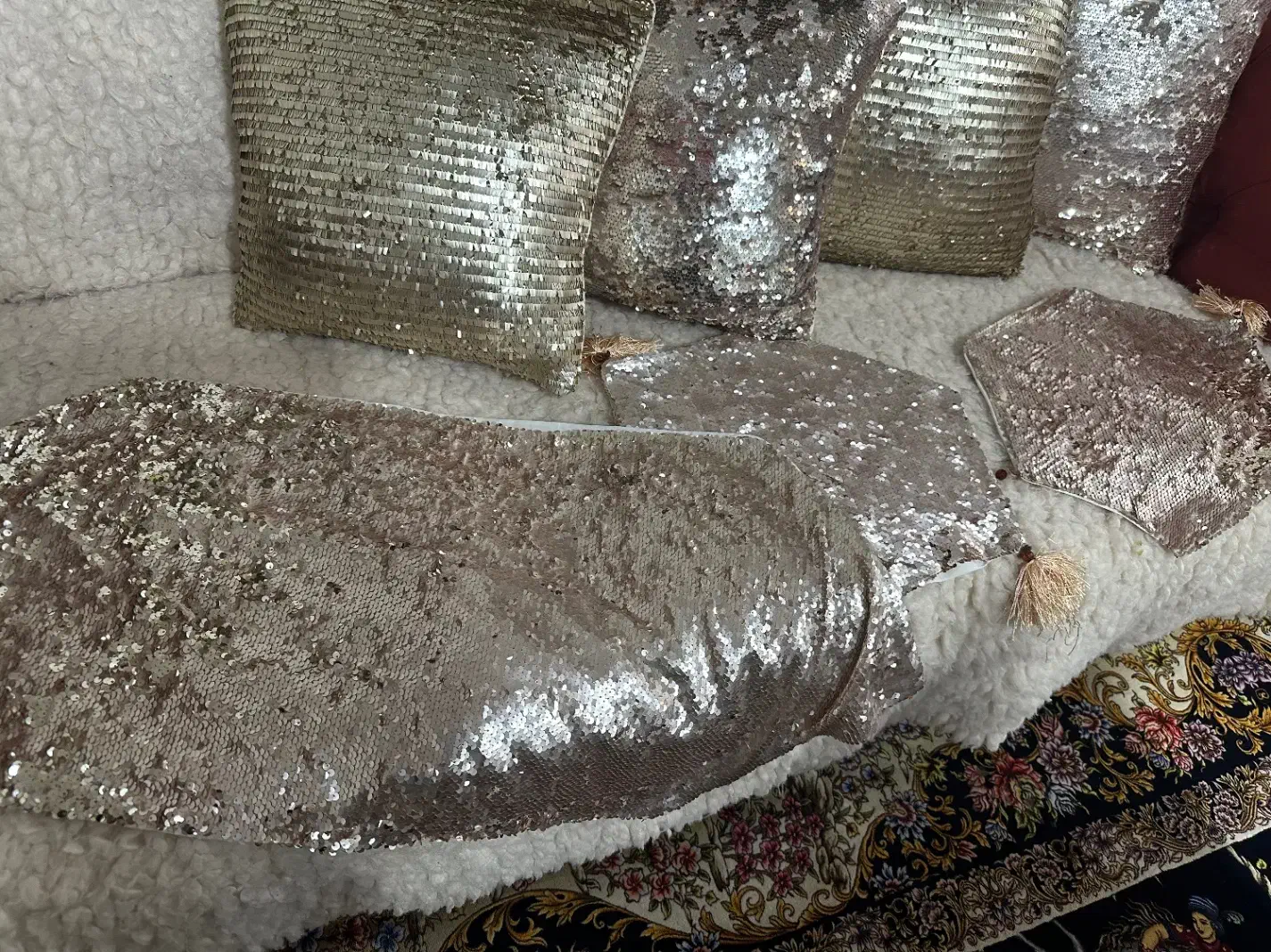 چهار عدد کوسن با یه رانر دو تا رو میزی عسلی|پرده، رانر، رومیزی|کرج, المهدی|دیوار