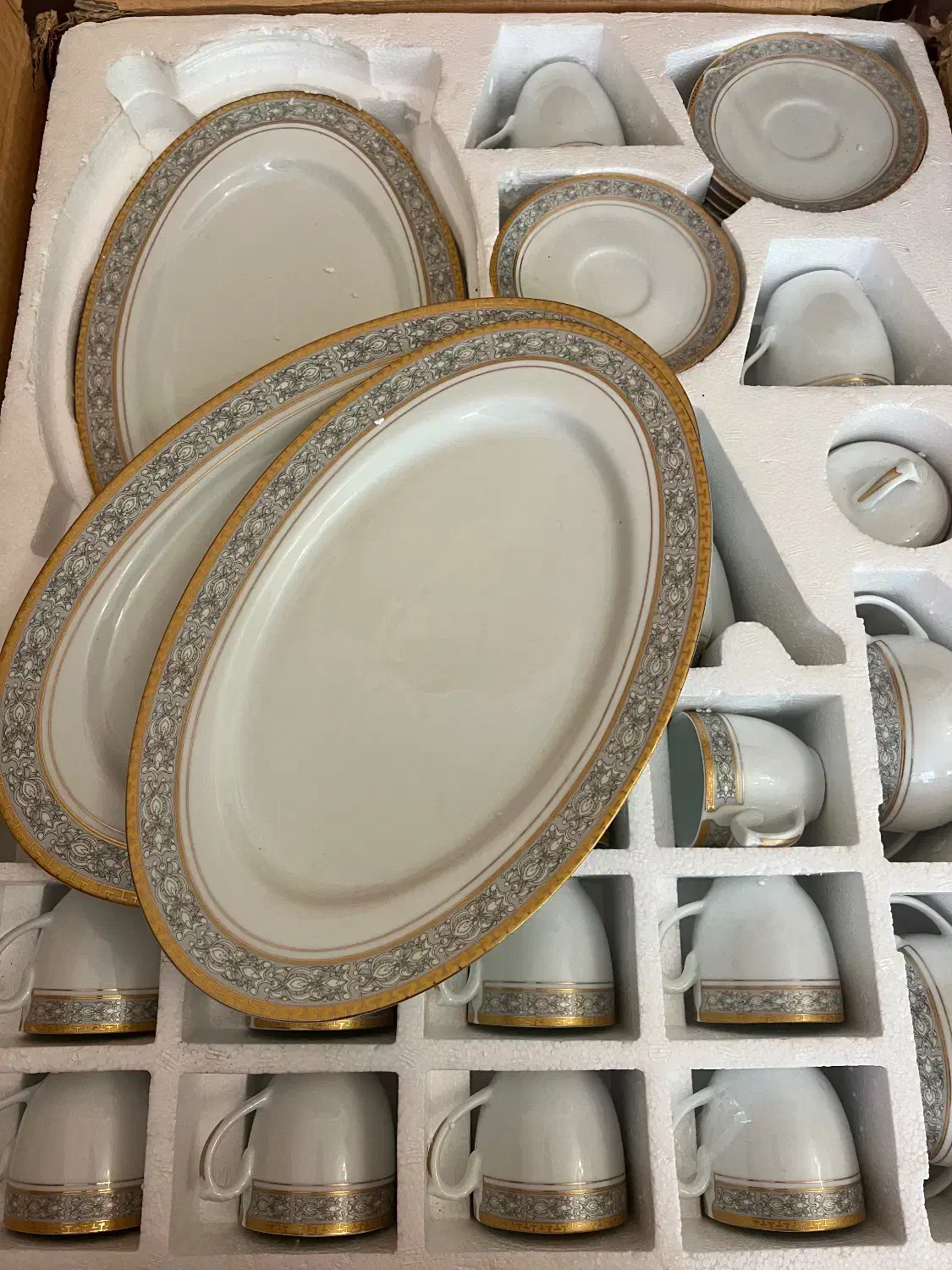 سرویس چینی نو در جعبه ۱۸ نفره|ظروف سرو و پذیرایی|تهران, محمودیه|دیوار