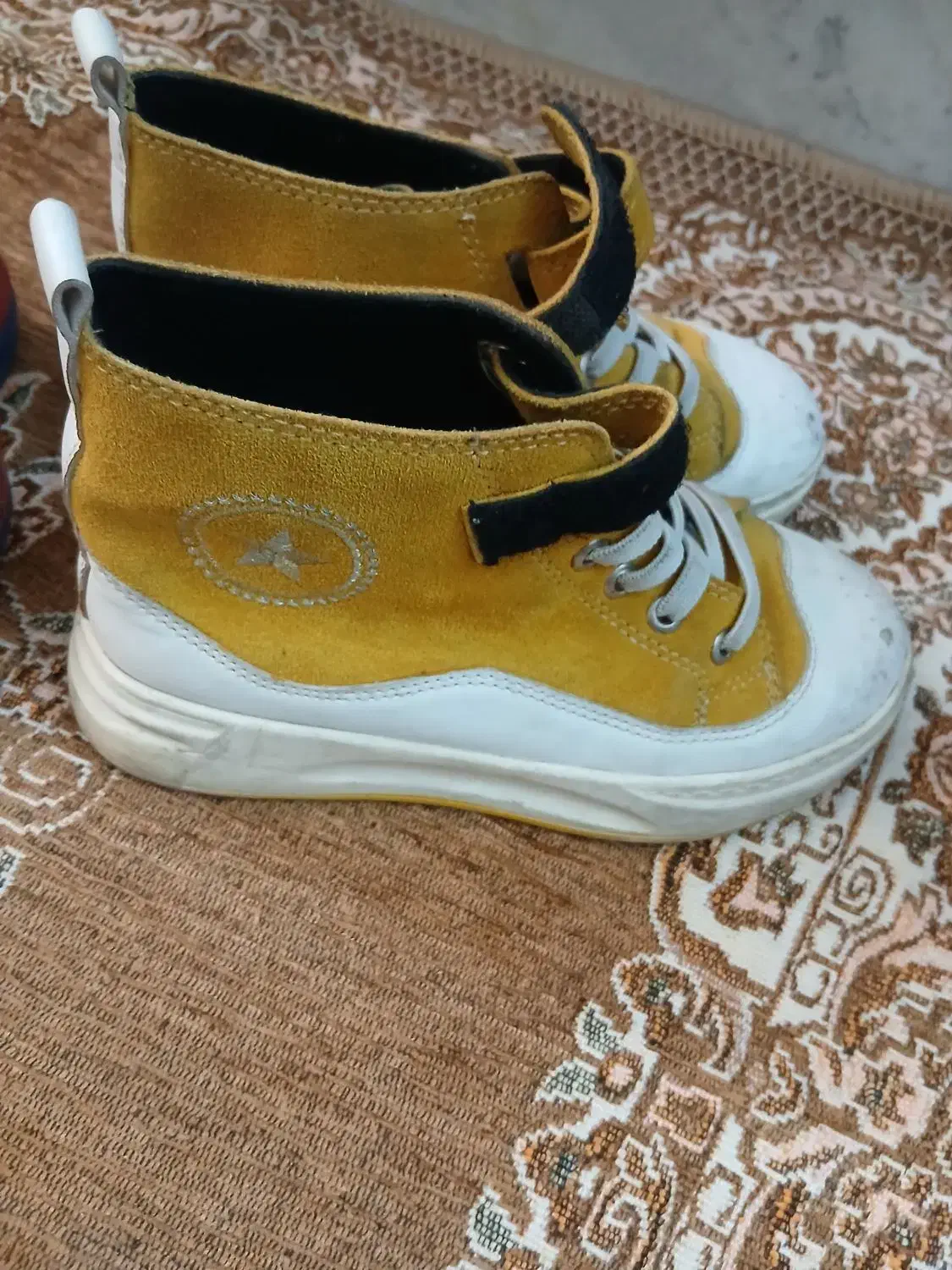 وسایل بچه گانه|کفش و لباس بچه|قم, باجک سه|دیوار