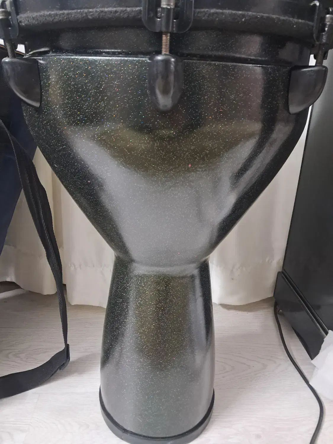 جیمبی|درام و پرکاشن|شیراز, بعثت|دیوار