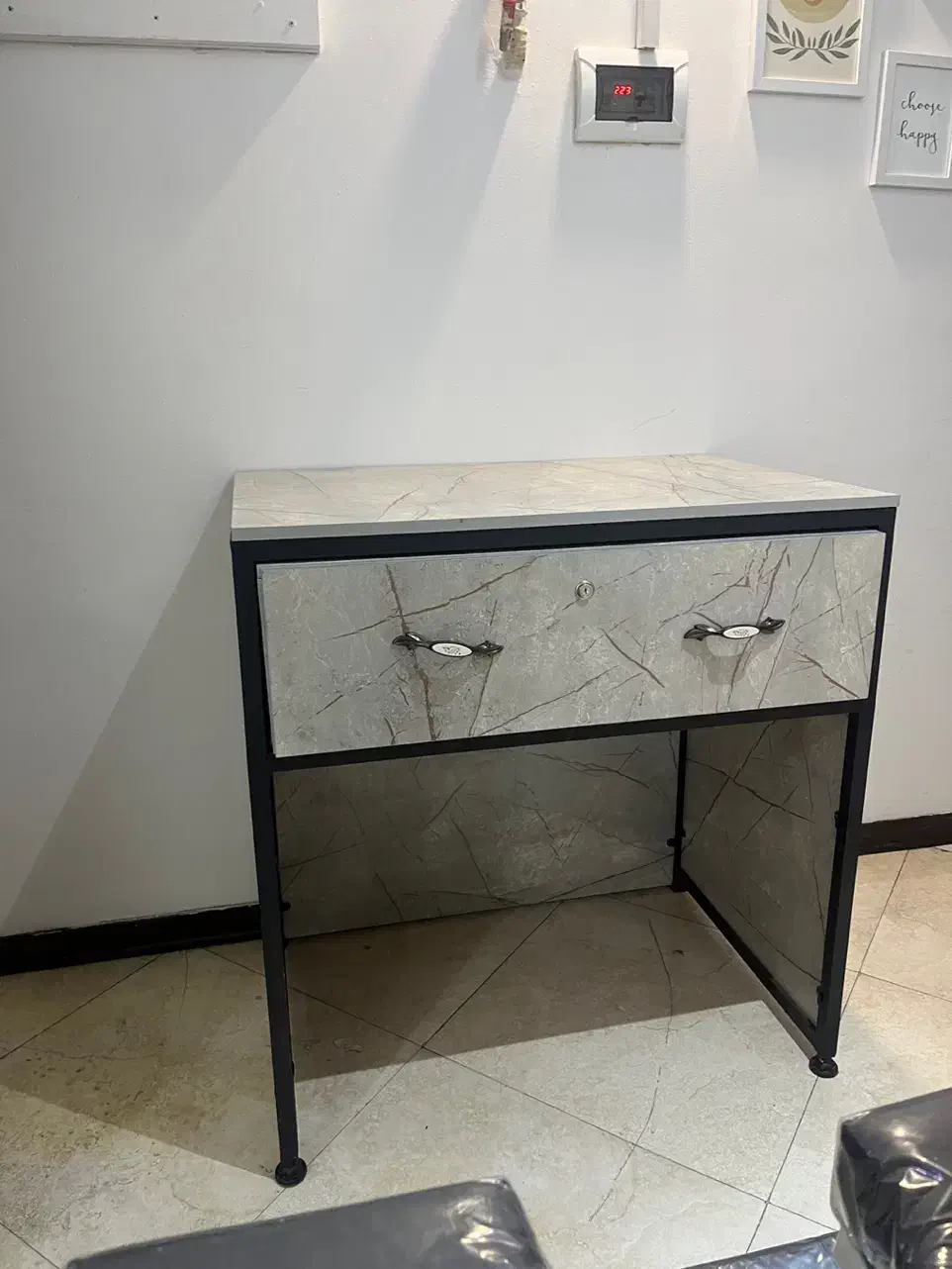 میز سالم|میز تحریر و کامپیوتر|تهران, نیروی هوایی (پیروزی)|دیوار