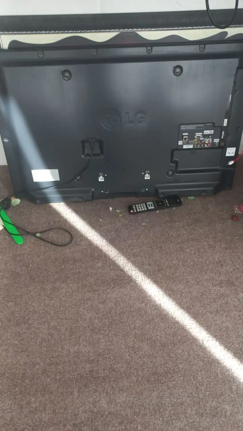 تلویزیون ۴۲ اینج|تلویزیون و پروژکتور|جوانرود, |دیوار