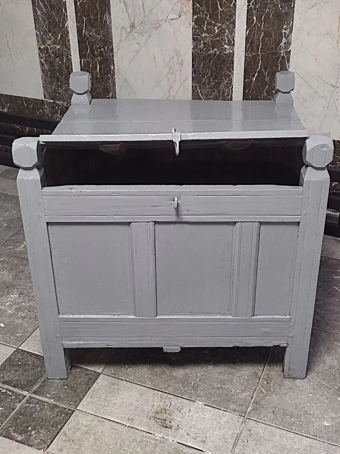 صندوق برنج قدیمی|کلکسیون اشیاء عتیقه|رشت, چله خانه|دیوار