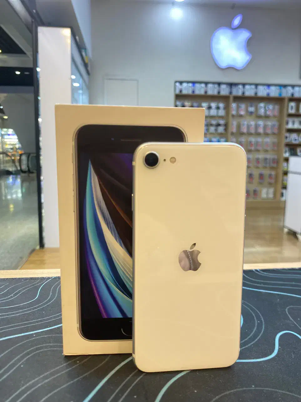 Iphone SE 2020|موبایل|تهران, یافت‌آباد|دیوار