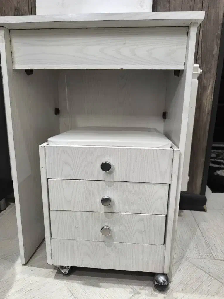 ** میز چرخ خیاطی **|لوازم خیاطی و بافتنی|شاهین‌شهر, اقبال لاهوری|دیوار