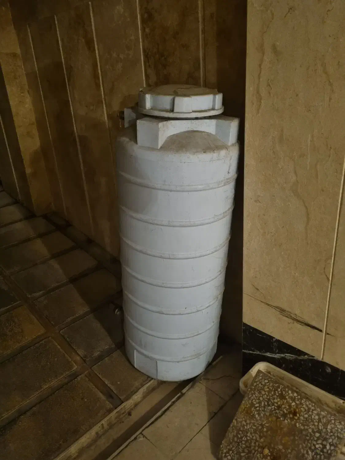 مخزن ۳۰۰ لیتری در حد|مصالح و تجهیزات ساختمان|تهران, فردوس|دیوار