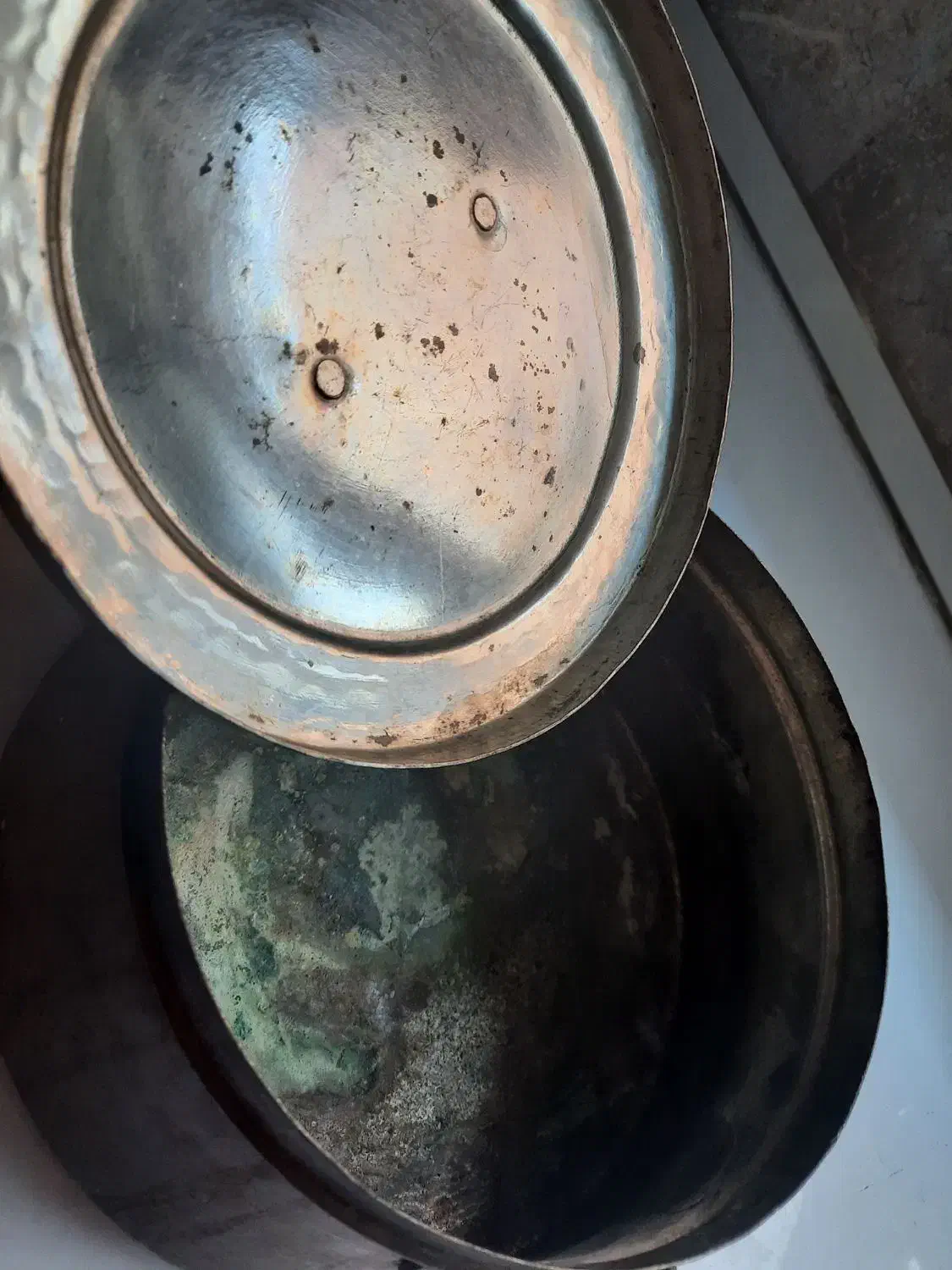 دیگ مسی|ظروف پخت‌وپز|گنبد کاووس, |دیوار