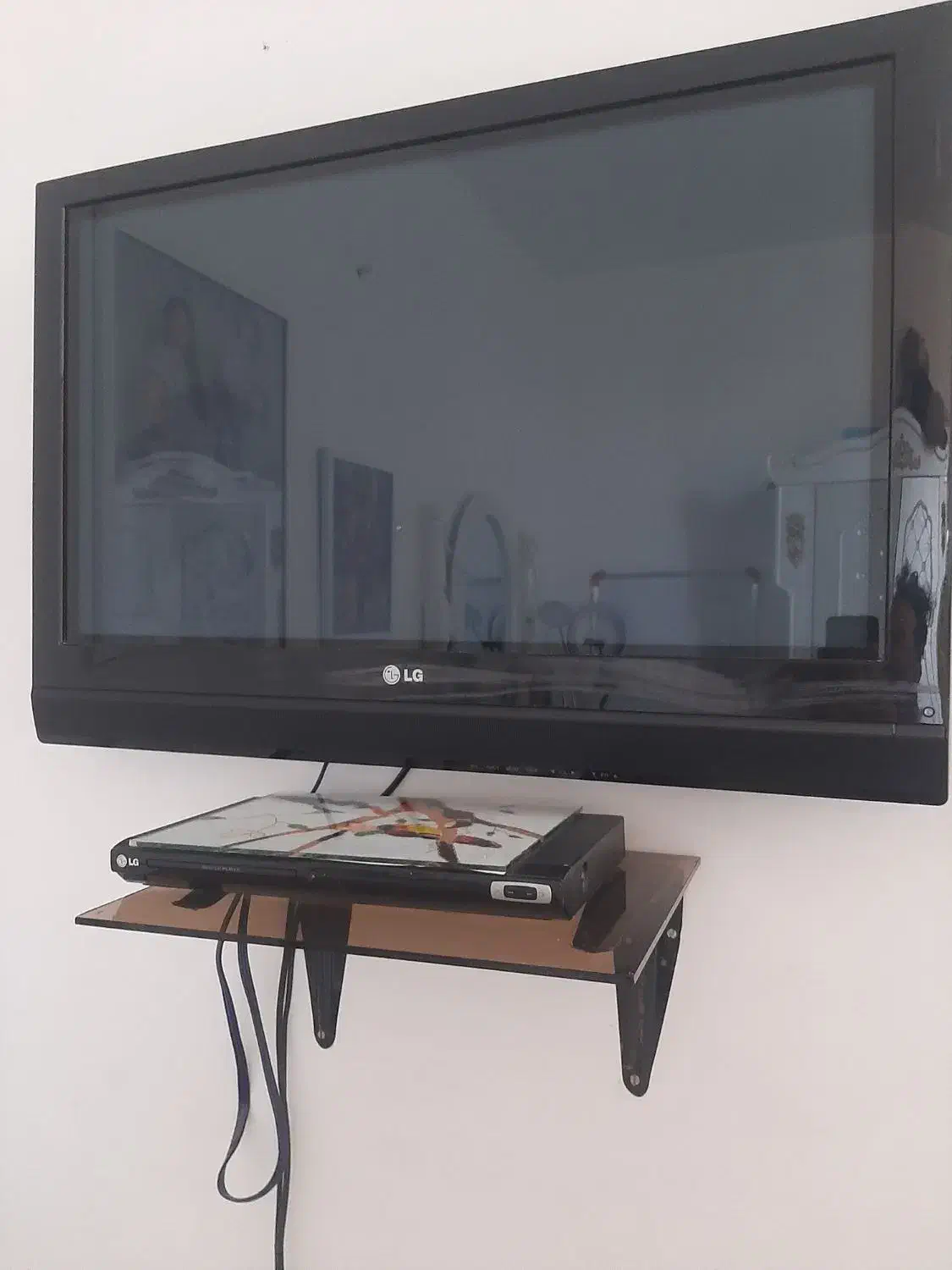 تلویزیون|تلویزیون و پروژکتور|مهاجران, |دیوار