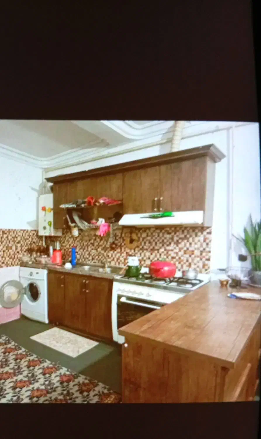 هود|هود|رشت, پیرکلاچای|دیوار