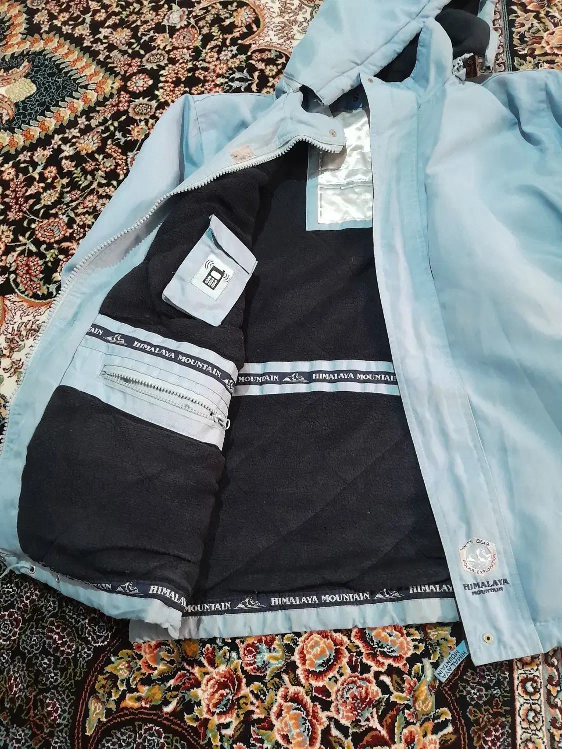 کاپشن|لباس|هشتگرد, شهرک وحدت|دیوار