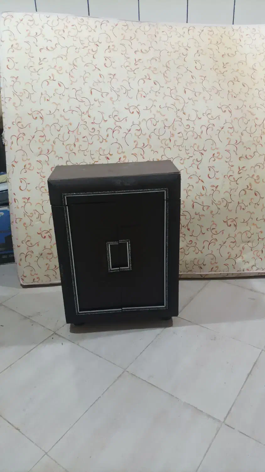 جاکفشی|جاکفشی، کمد، دراور|بیرجند, |دیوار