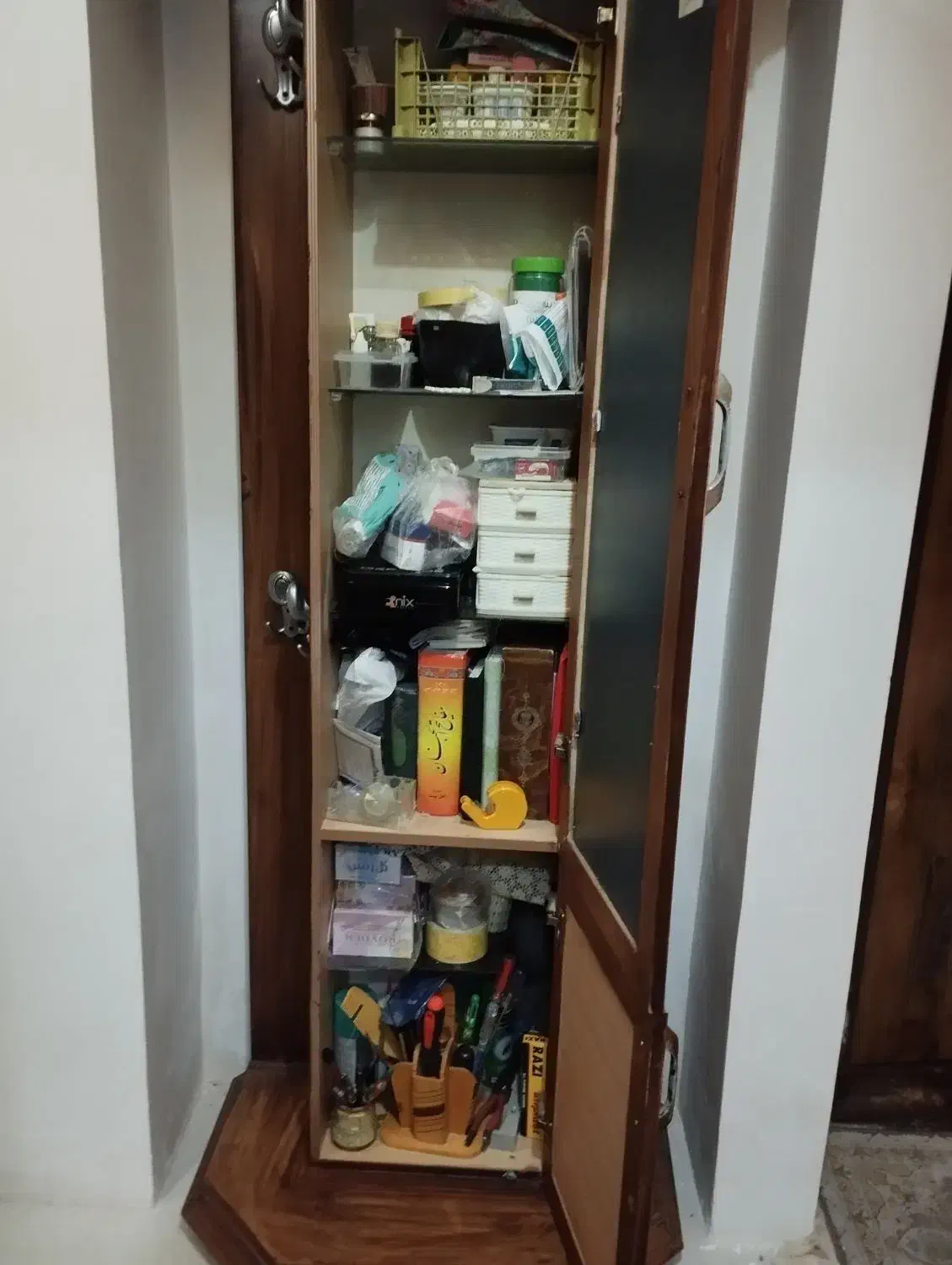 کمد|جاکفشی، کمد، دراور|گلبهار, شهر جدید گلبهار|دیوار