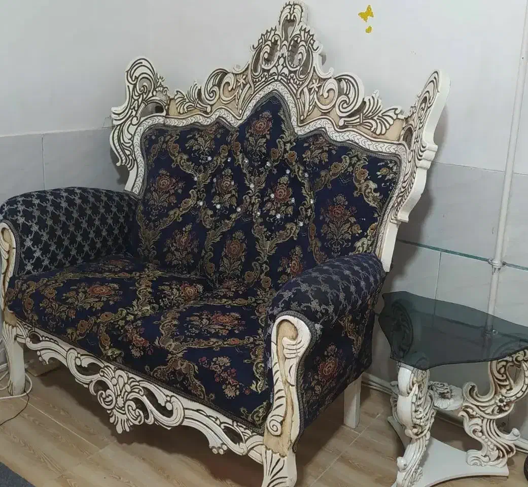 مبل سلطنتی ۷نفره به همراه میز و دو عسلی|مبلمان خانگی و میز عسلی|ورامین, ورامین|دیوار