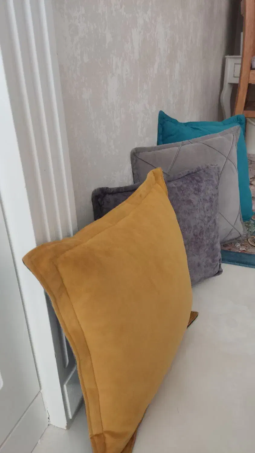 کوسن سالم.  پرده|رختخواب، بالش، پتو|مشهد, ده دی|دیوار