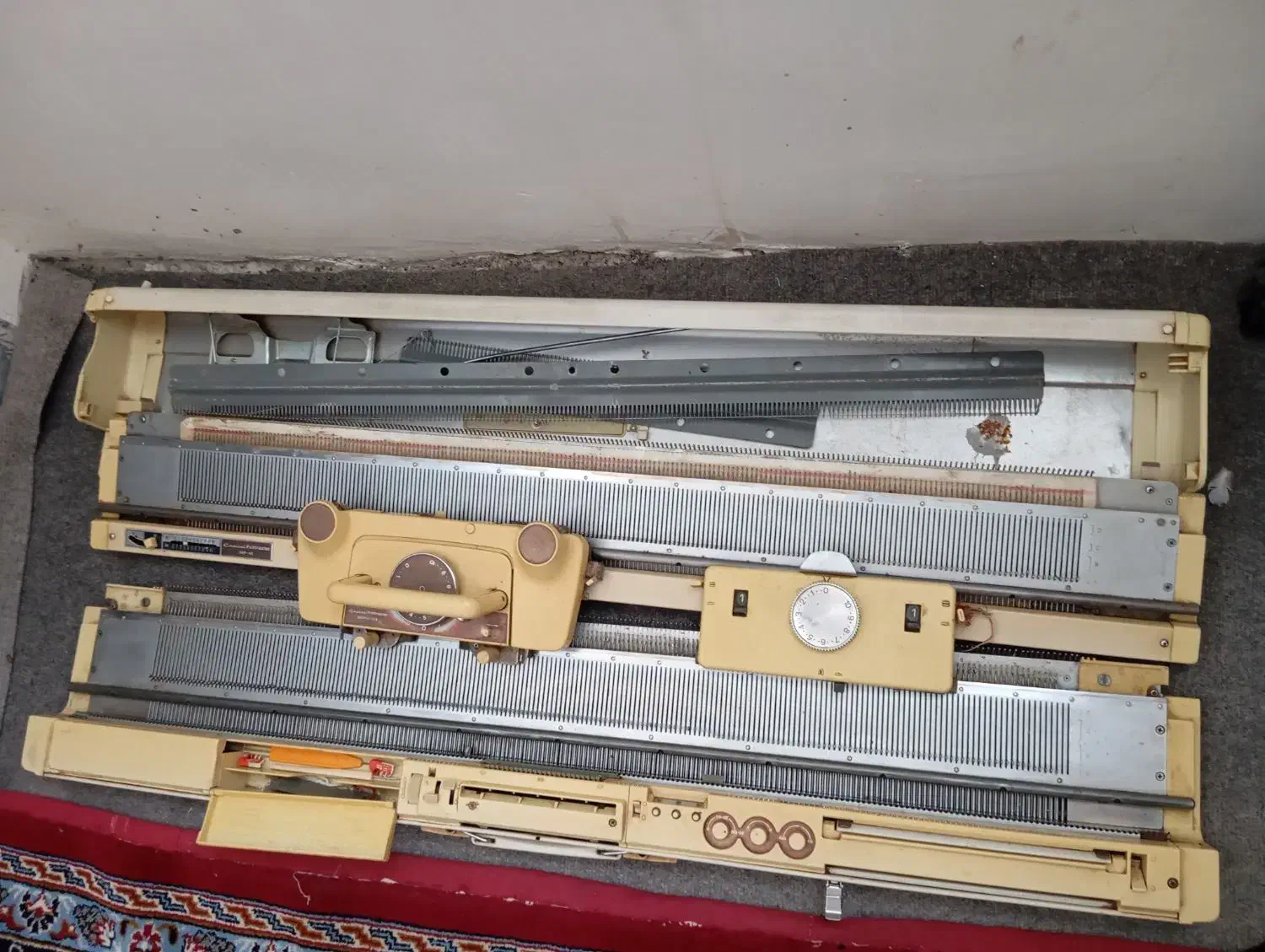 چرخ بافتنی|لوازم خیاطی و بافتنی|سرایان, |دیوار