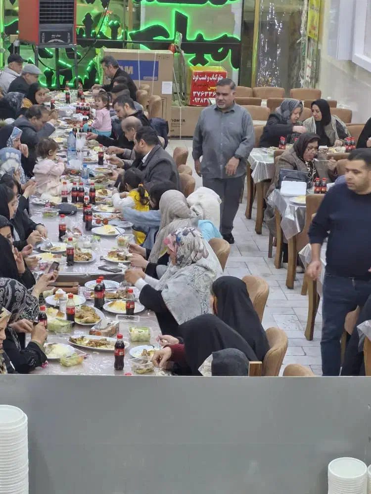 تخته کار کمک آشپز پیک موتوری نیازمندیم|استخدام خدمات فروشگاه و رستوران|مشهد, توس (بلوار توس)|دیوار