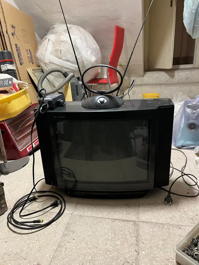 تلویزیون ۲۱ اینچ سونی با آنتن برقی فیلیپس|تلویزیون و پروژکتور|تهران, ولنجک|دیوار