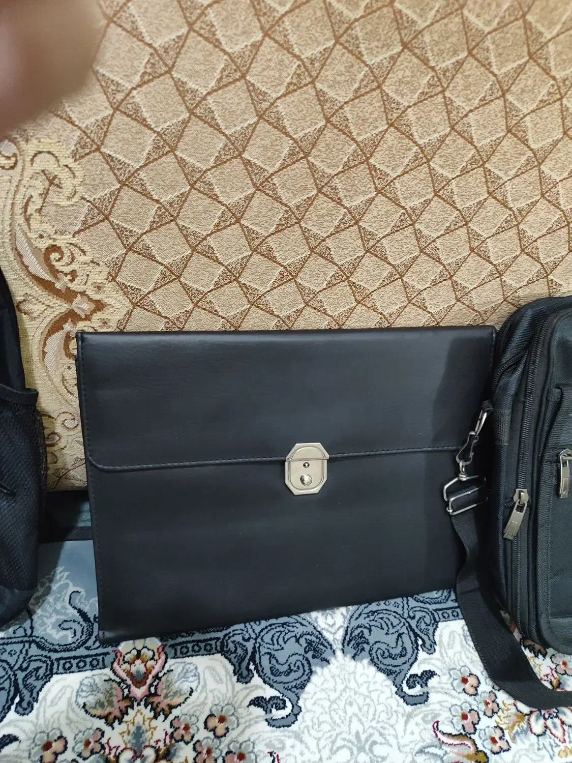 تعدادی کیف|کیف، کفش، کمربند|پاکدشت, پاکدشت (مامازند)|دیوار