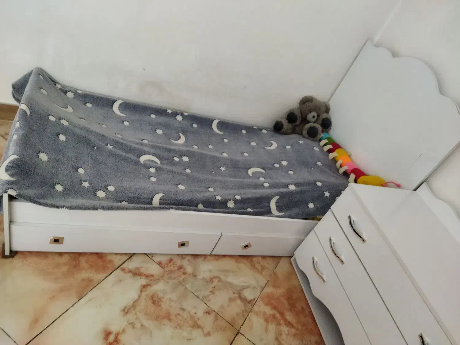 تخت نوزاد نوجوان|تخت و سرویس خواب|شیراز, شریفآباد|دیوار