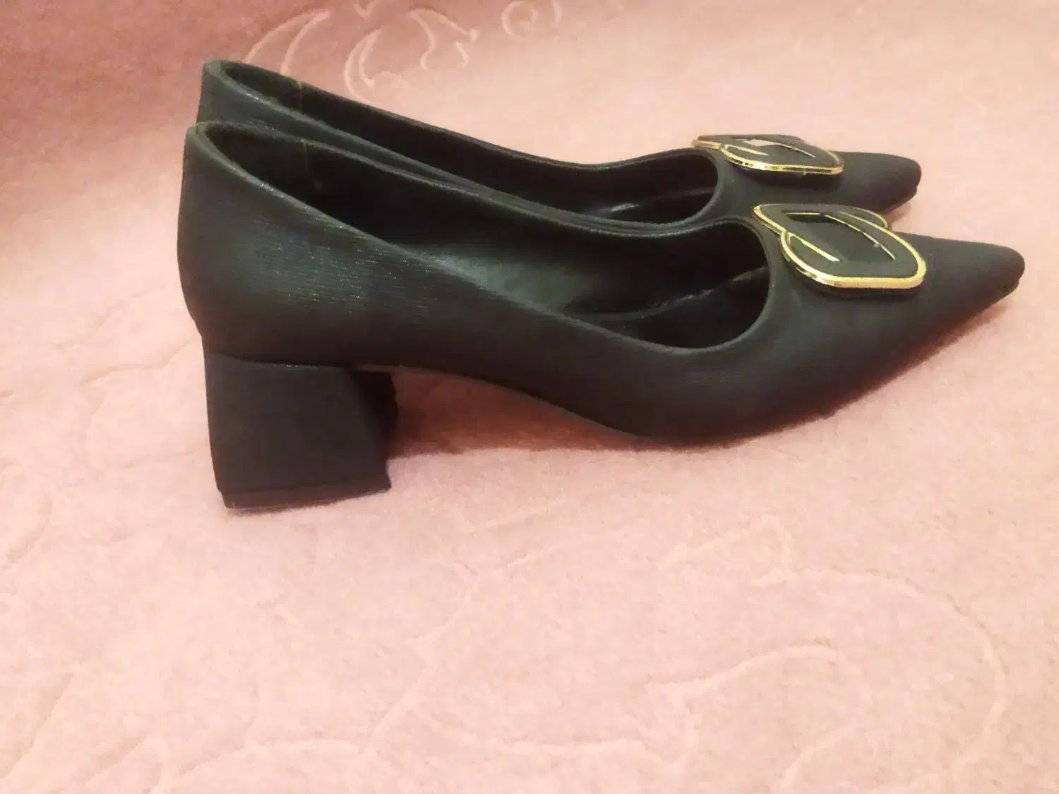 کفش مجلسی|کیف، کفش، کمربند|قم, امامزاده ابراهیم|دیوار