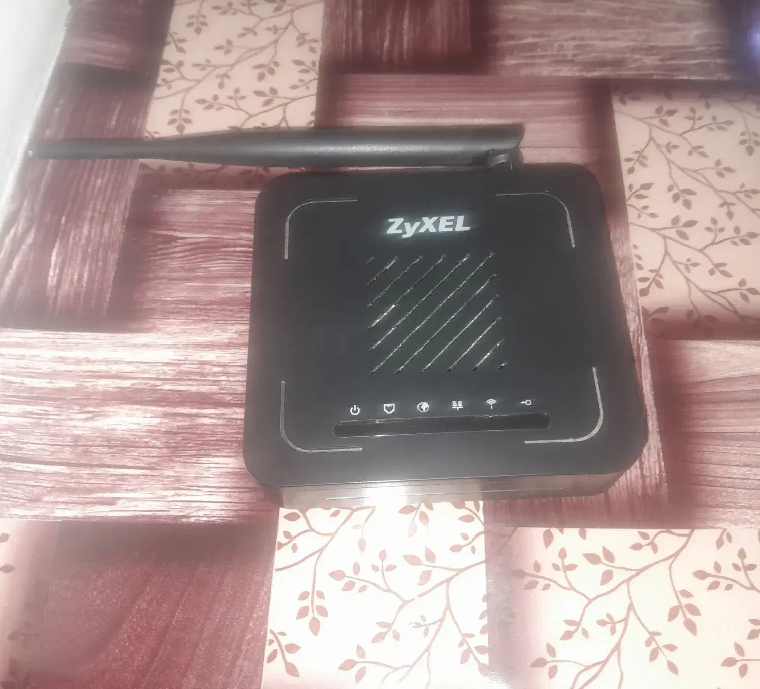 مودم zyxel|مودم و تجهیزات شبکه|بروجن, |دیوار