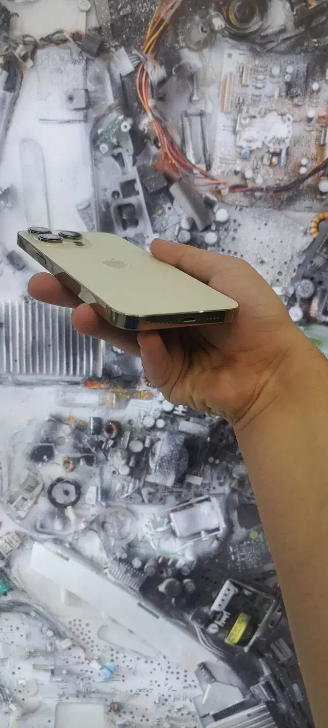 ایفون 14promax باحافظه ۲۵۶ درحد نو بسیار تمیز|موبایل|اصفهان, مفتح|دیوار