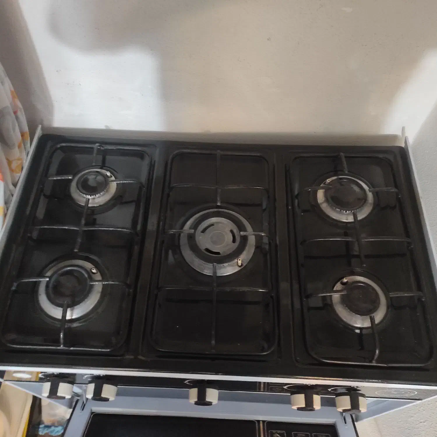 گاز پنج شعله طرح فر جا دار در حد نو سالم|اجاق گاز و لوازم برقی پختوپز|شاهینشهر, مخابرات (شهید بهشتی)|دیوار