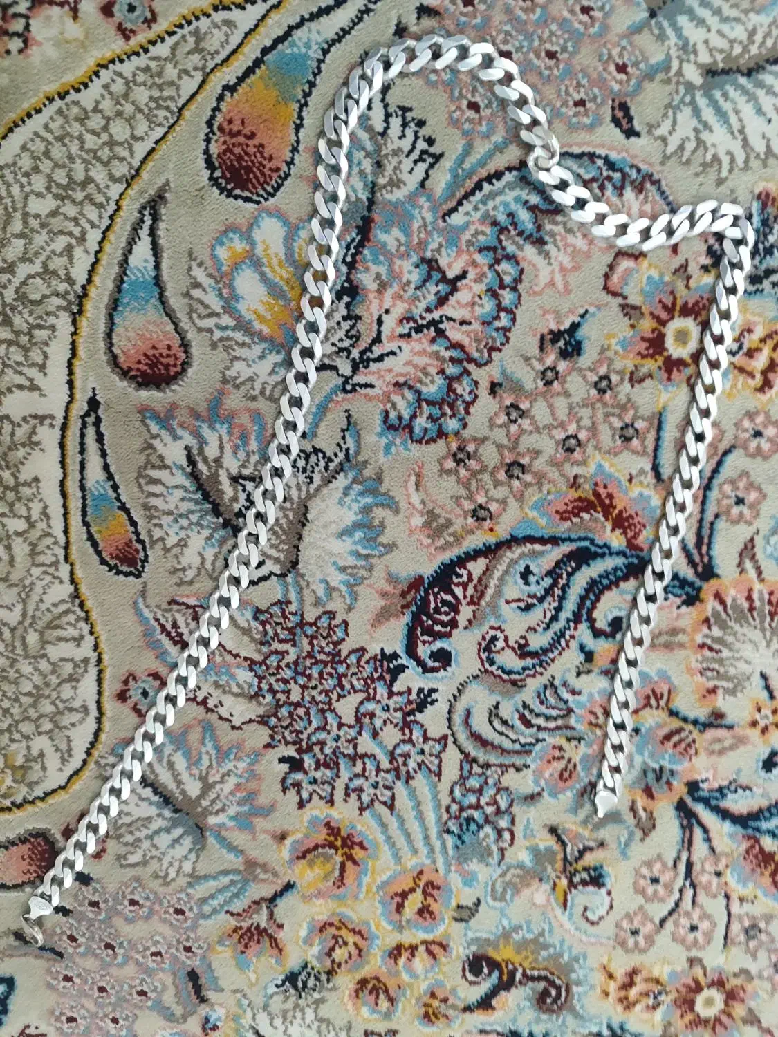 زنجیره نقره|جواهرات|بروجرد, |دیوار