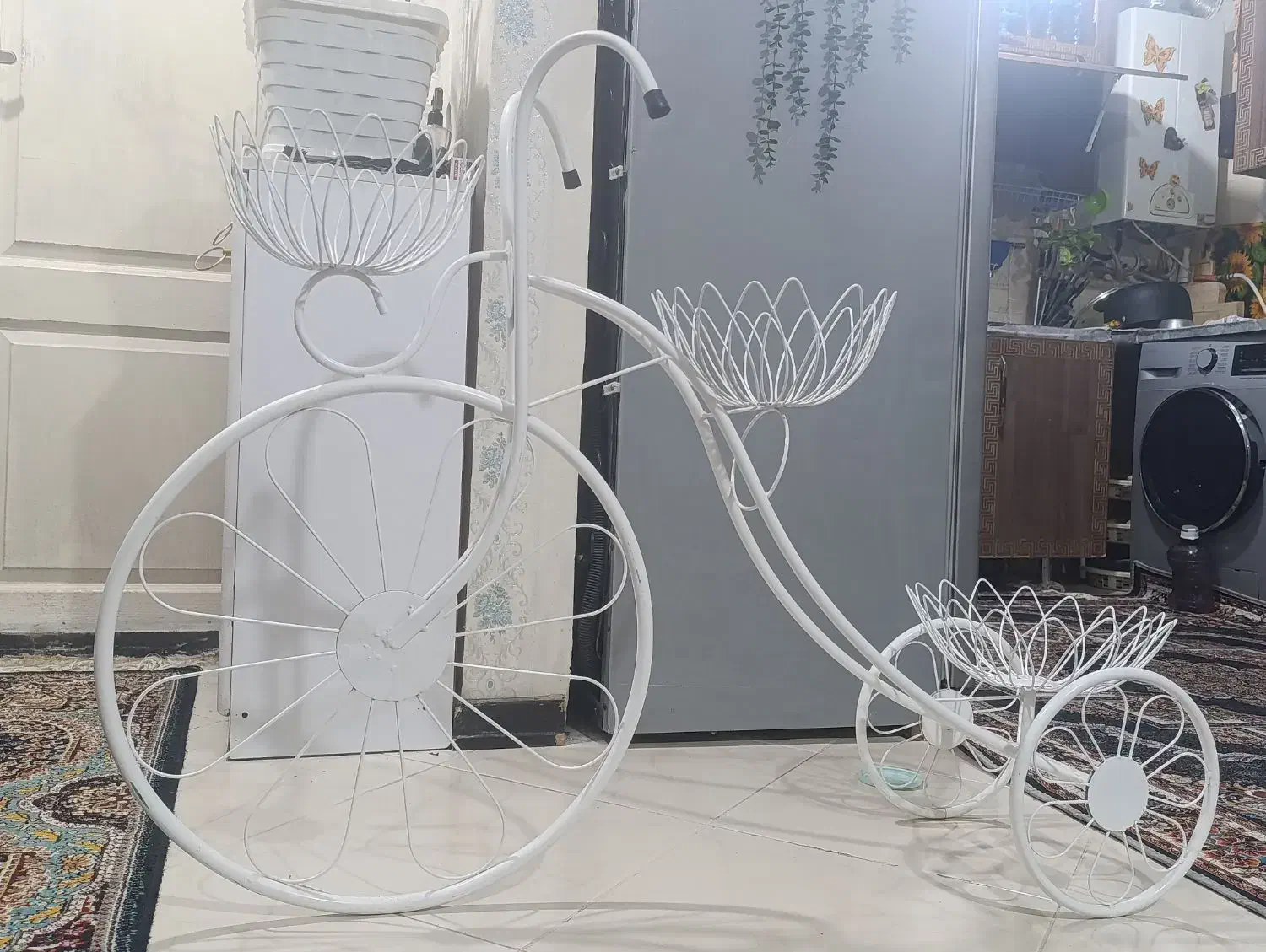 استند گلدان طرح سه چرخه  مشخصات|کتابخانه، شلف، قفسه‌های دیواری|پرند, فاز ۶|دیوار