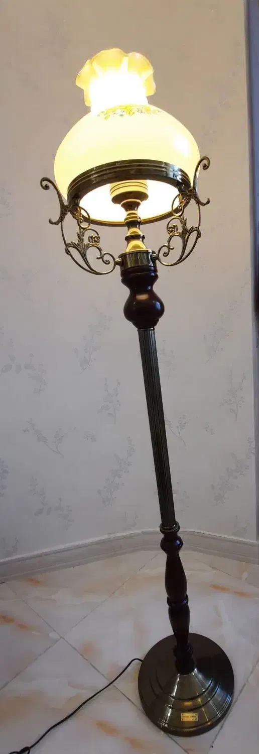 کنار سالنی|چراغ خواب و آباژور|اردبیل, |دیوار